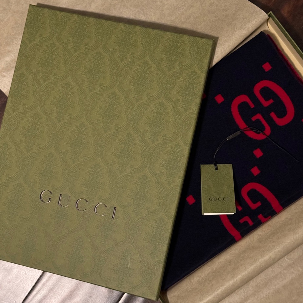 🍂BRAND NEW WITH BOX Gucci GG Jacquard Wool Silk Scarf (Thick) Red/Blue